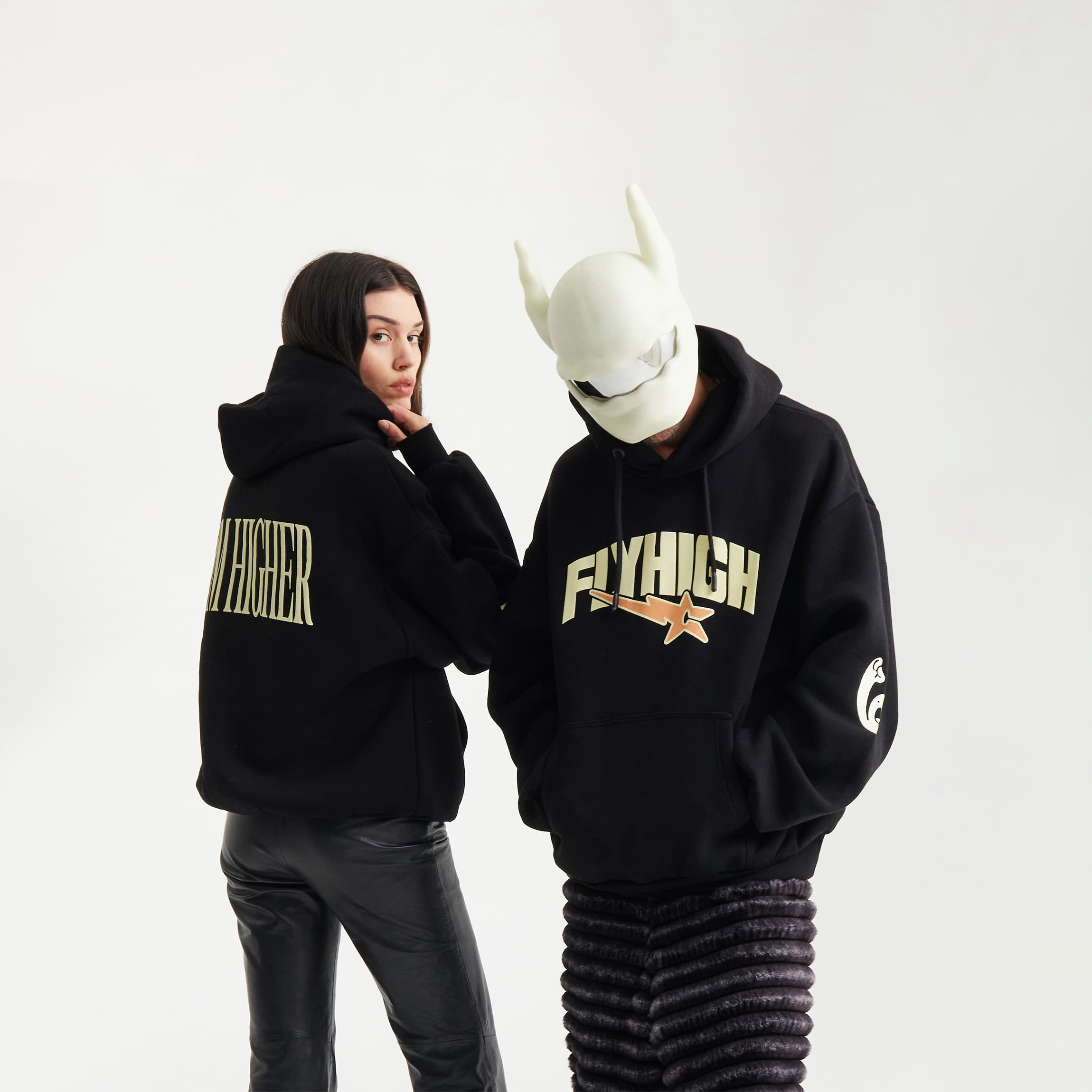 Schwarzer Hoodie aus der CRO Merch Collection Cronicles